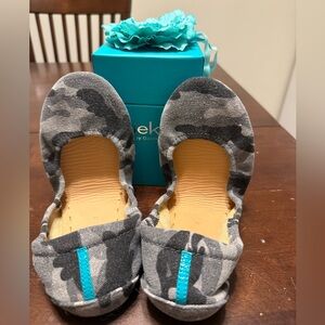 Tieks Incognito Gray and Black Camo New in Box Size 8